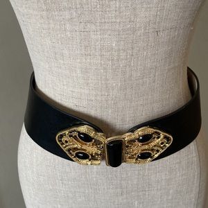 Chico’s L stretch back belt with embellished buckle
